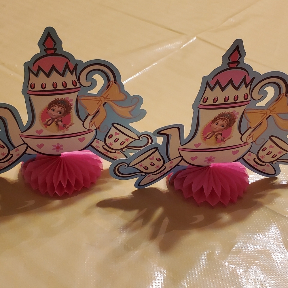 Bundle of Fancy Nancy theme party decor - Picture 9 of 10